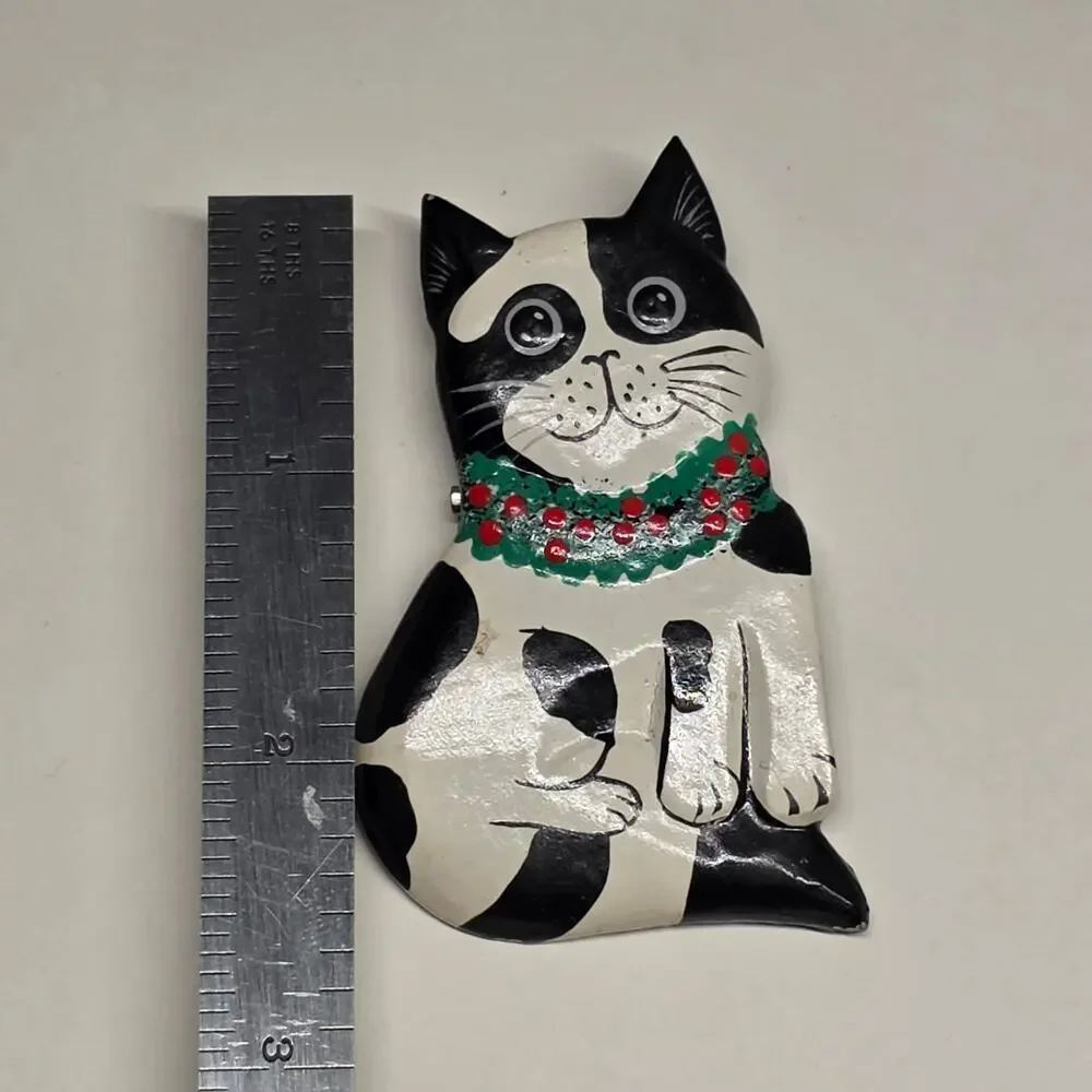 Black White Cat Christmas Wreath Wooden Brooch Pin 2.5 In